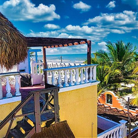 Beachfront Casa Maya Lodge El Cuyo Exterior photo